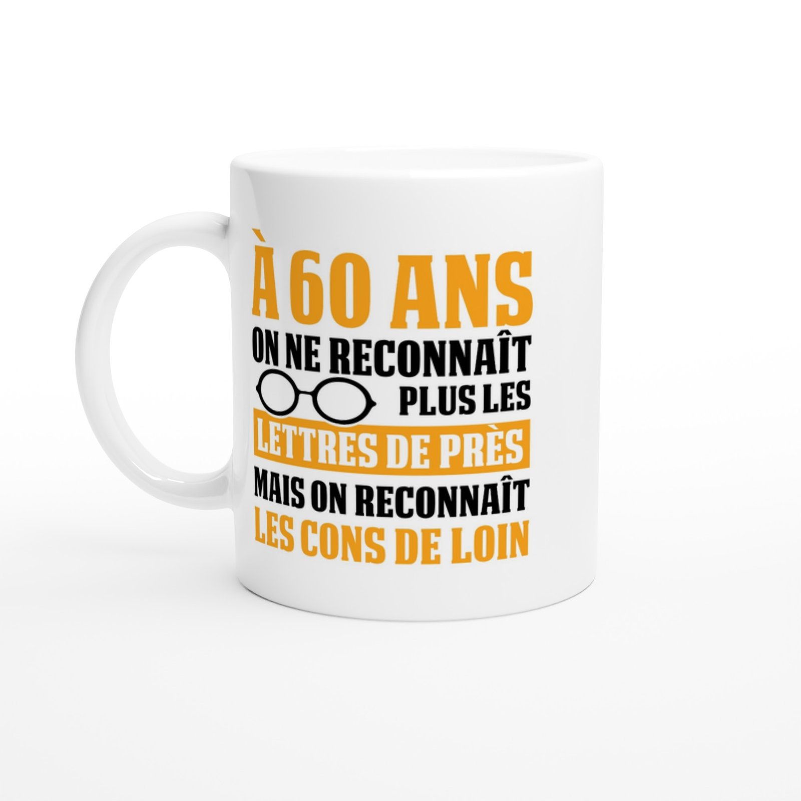 Mug 60 ans on ne reconnait plus les lettres Mug 60 ans on ne reconnaît plus les lettres