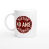 Mug 40 ans mission accomplie – cachet rond crème sur rouge