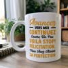 Mug Avancez vers moi – premier mot en script orange