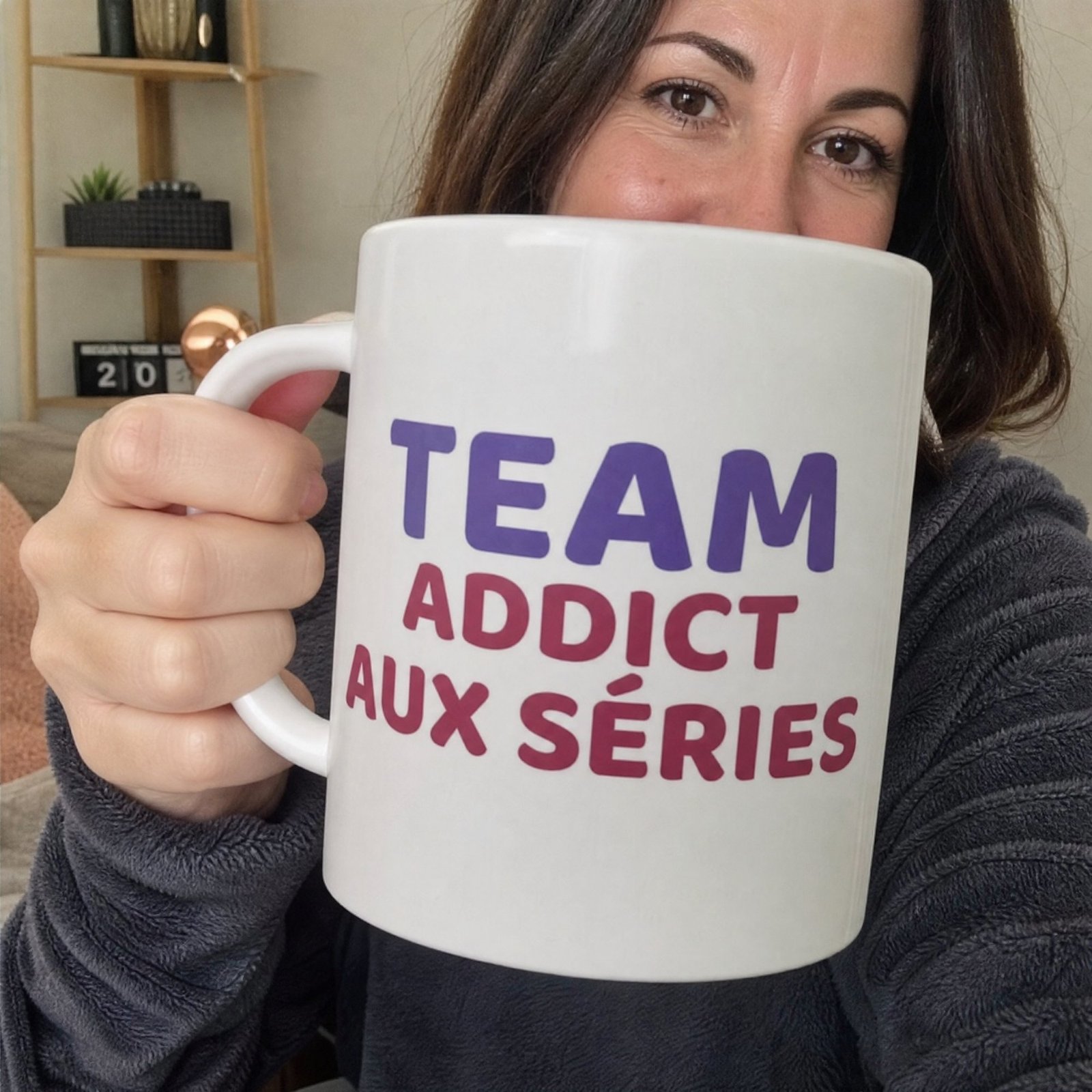 Mug Drôle Femme Team Addict aux Séries