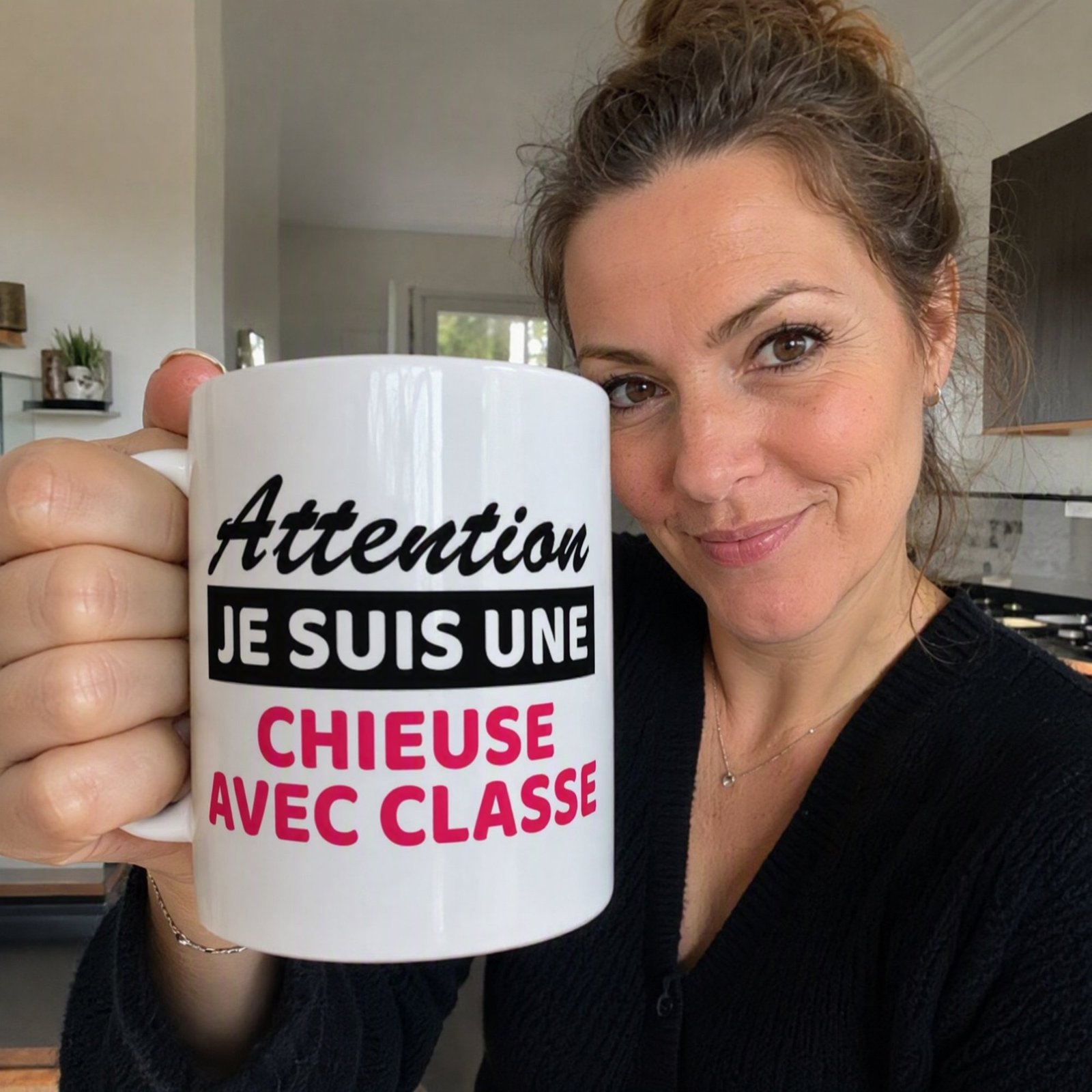 idee-cadeau-mug-femme-humour-attention-je-suis-une-chieuse-avec-classe-4041 Mug Femme Humour Attention Je Suis Une Chieuse Avec Classe